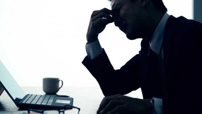 イライラする男性