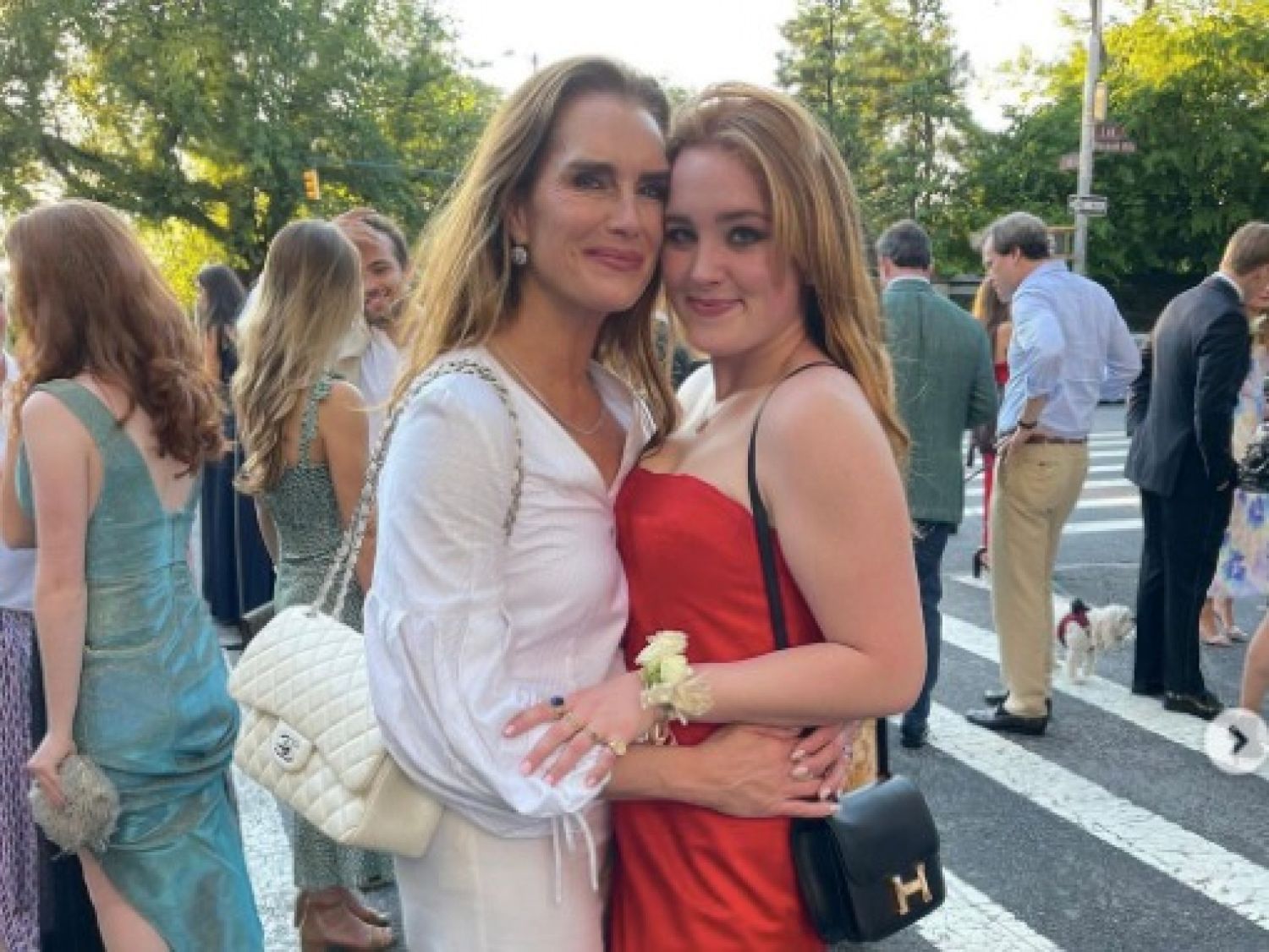 56歳になった元祖 美少女子役 娘との2ショットがまるで姉妹 女子spa