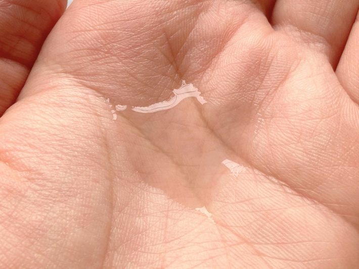 とろっとしたテクスチャーで包み込むようにフィット