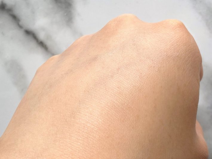 肌にフィットしたあとスーッと馴染むのが特徴