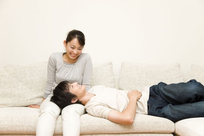 膝枕　ひざまくら　ひざ枕　甘える彼氏