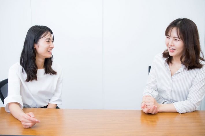 牧野さん（左）と筆者（右）