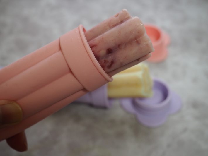 ダイソーの「アイスメーカー」が便利！ ジュースやヨーグルトでお手軽アイス作り