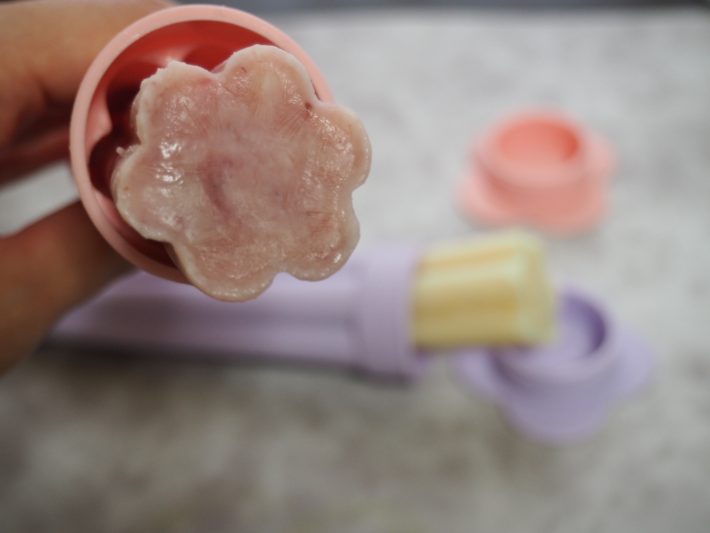 豆乳ヨーグルトにいちごジャムを混ぜたバージョン