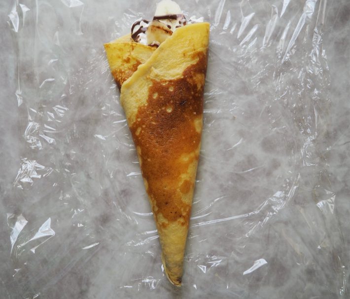 シンプルに下から巻いたほうがクレープらしい