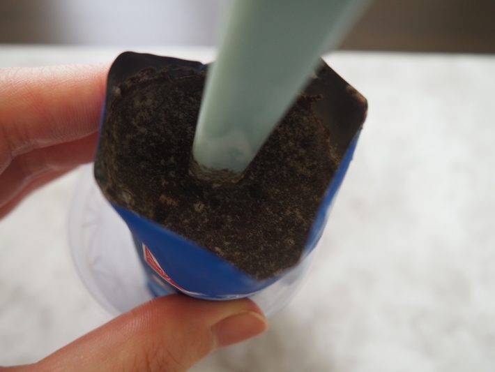 袋の上から触ってみると、しっかりと固まっているのがわかります