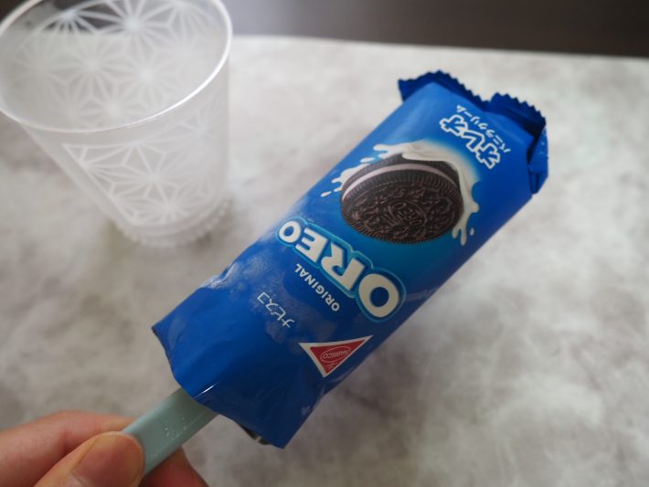 冷蔵庫で凍らせたオレオアイス