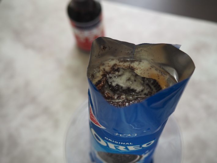 最後はバニラエッセンスを垂らして、香り付けをします