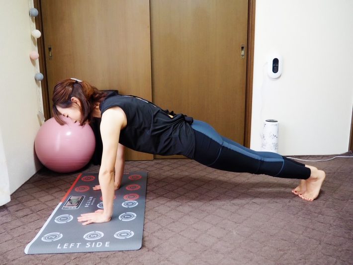 正しい姿勢の取り方の説明が流れる