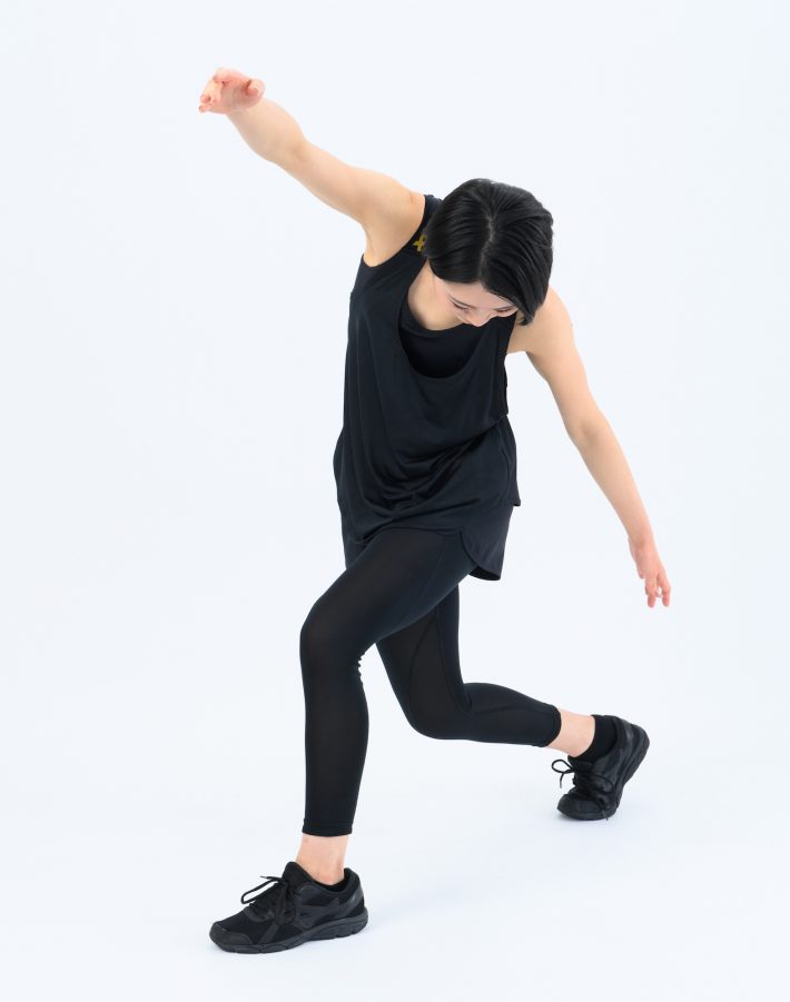 バックランジwithツイストNG２