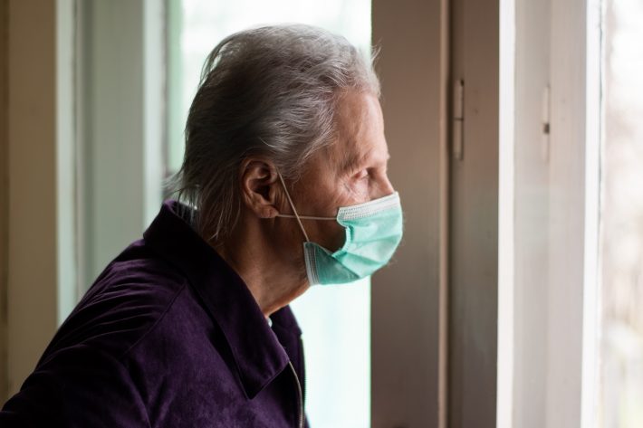 シニア女性　恐怖