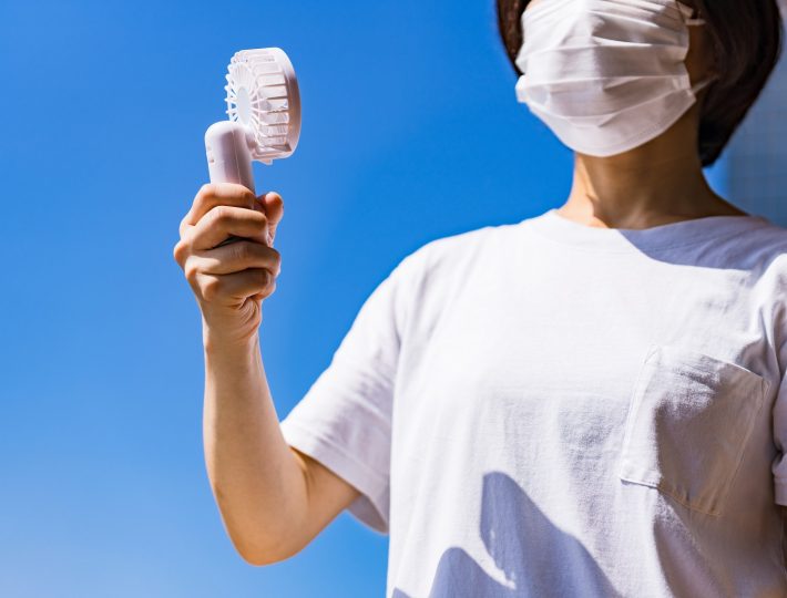 夏　マスク　暑い