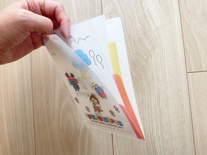 にこにこ、ぷん