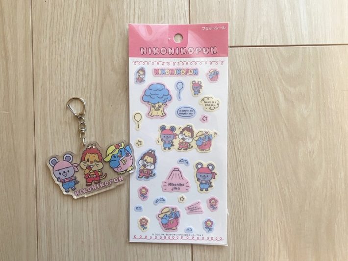 にこにこ、ぷん