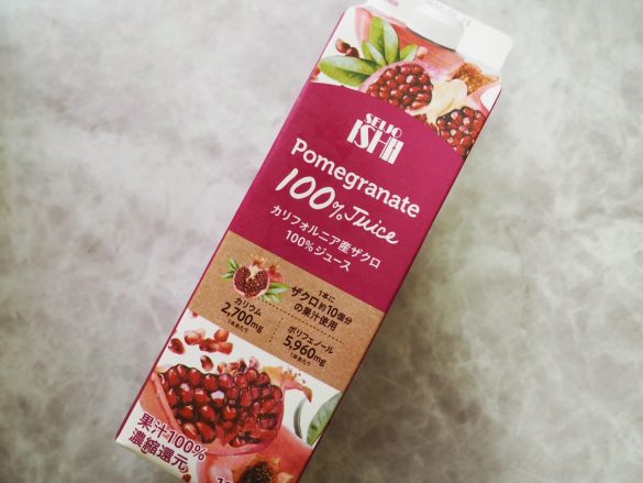 「成城石井 カリフォルニア産ザクロ 100％ジュース/1,000ml」（税込863円）