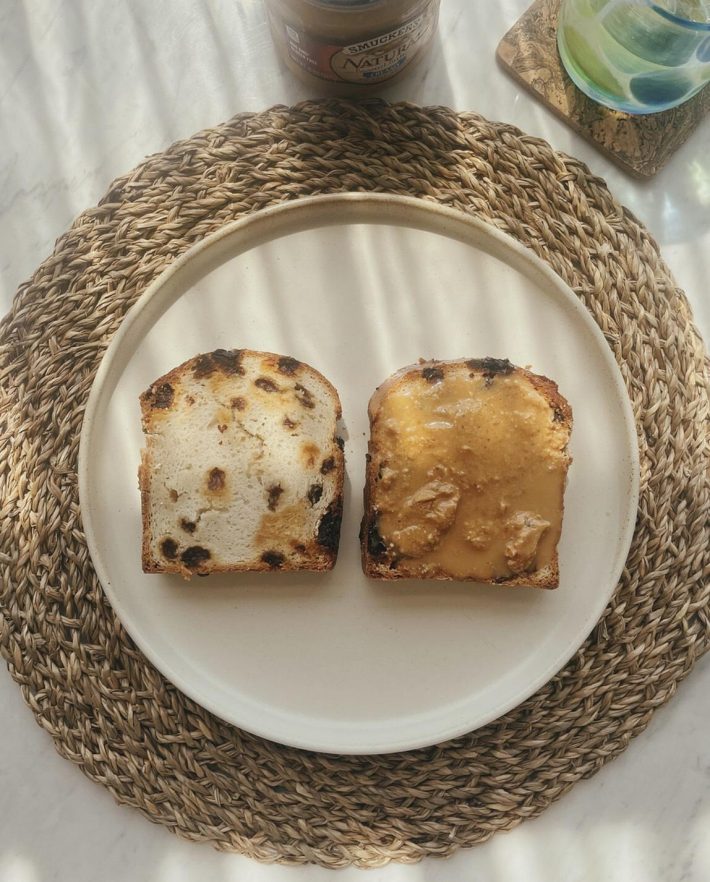 加治さんが自分で作って撮影したピーナツバタートースト