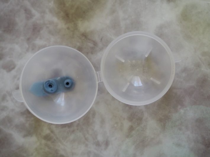 容器を洗いしっかりと閉じます