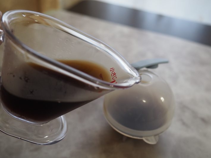 注ぎ口の直径は約1cmと小さい