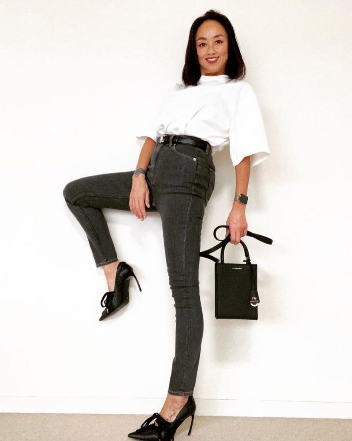 〈STUDIO R330〉のスキニーを履いたつぐみさん