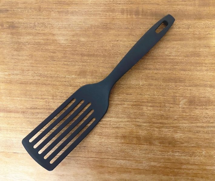 カインズ「しなるナイロンターナー」