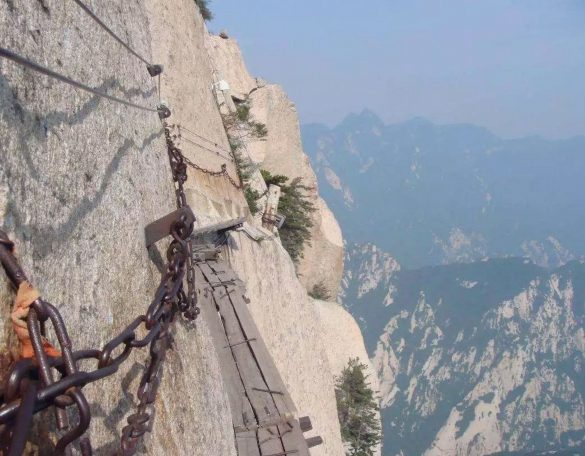 ⑤長空桟道。高所恐怖症じゃなくても無理かも……