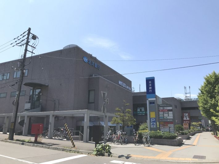 真駒内団地③（スーパーや飲食店、銀行などがある団地内の商業施設）