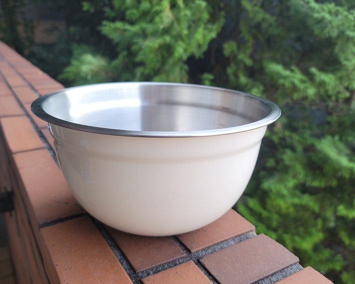 「積み重ね式ミキシングボウル」　容量2L・1990円