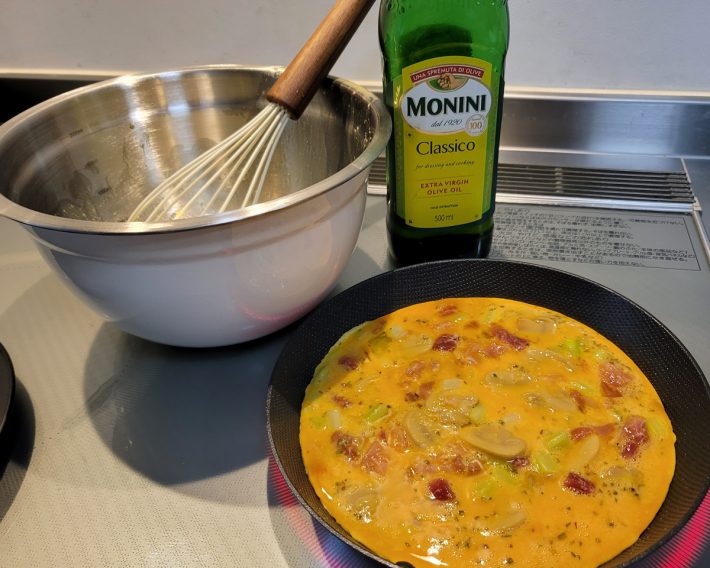 モノトーンはもちろんのこと、カラフルなツール類とも相性が良さそう