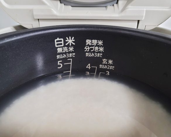 目盛りよりやや少なめ＝1合（180ml）につき10ml少なくする