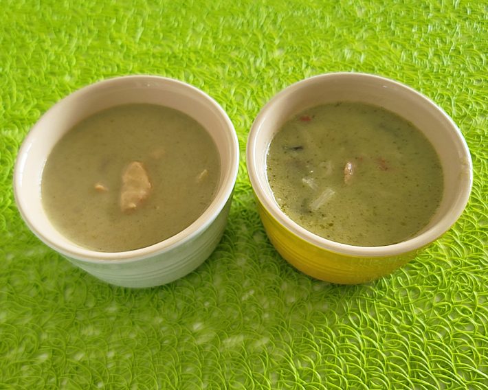 グリーンカレーをローソン（左）とセブンイレブン（右）で比較。ローソンの方がだいぶ辛く、セブンは香草感が強い。いずれも苦味のような後味が気になった