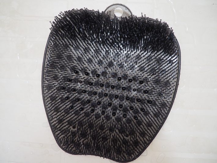 まずお湯で全体を濡らします。