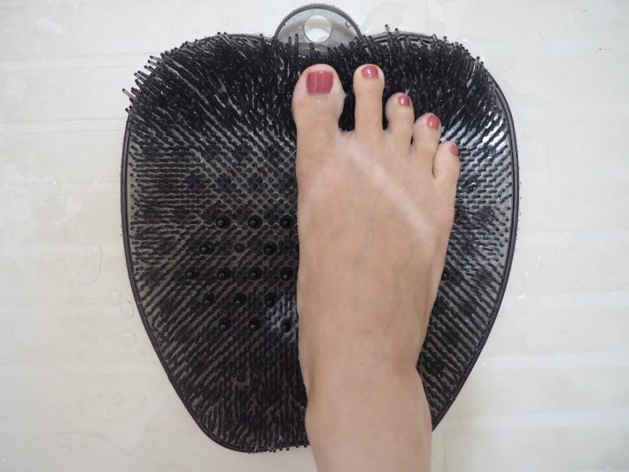 ツルリン感がクセになる！ ニトリ「フットブラシ」を使ってみた