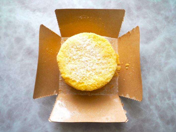 点線にそって簡単に箱を広げられます。写真2