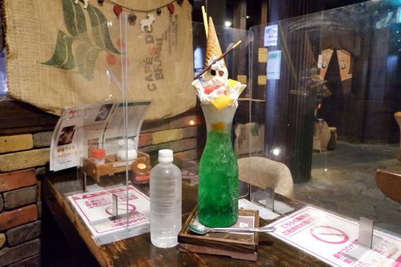 珈琲屋OB・保木間店の特大クリームソーダ×パフェ