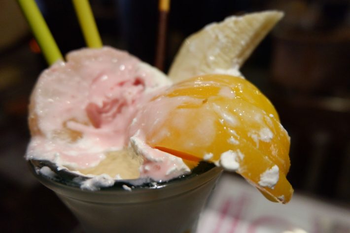 珈琲屋OB・保木間店の特大クリームソーダ×パフェ