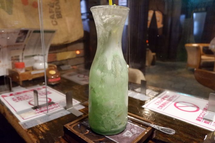 珈琲屋OB・保木間店の特大クリームソーダ×パフェ