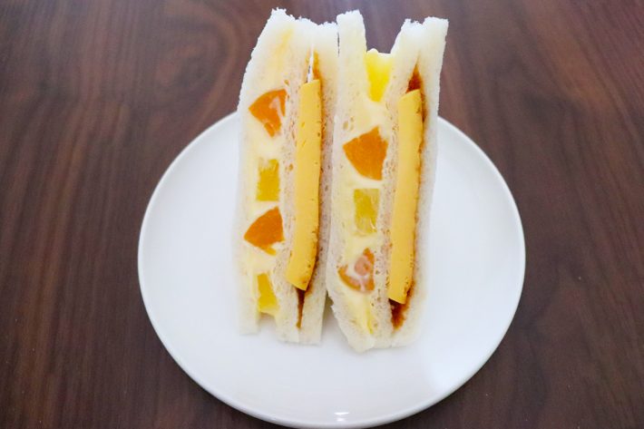 ローソン「八天堂監修 かすたーどプリンアラモード風サンド」