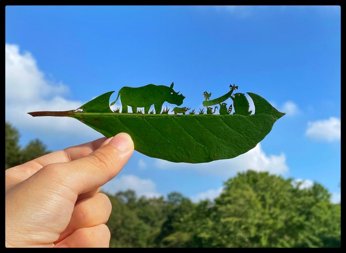 タイトル「新しいツノ、みんなで作ったよ！」／『いつでも君のそばにいる』（講談社）