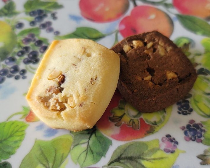 バター×アーモンド（左）とショコラ×ヘーゼル（右）