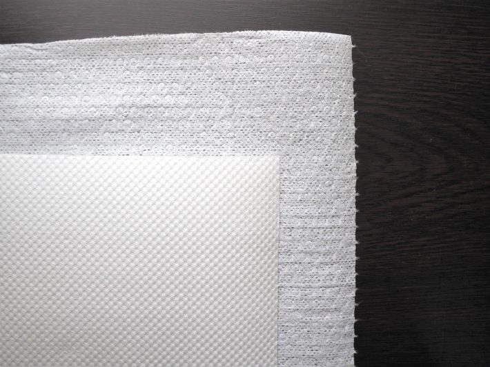 「洗えるキッチンタオル」は薄めでフラット。