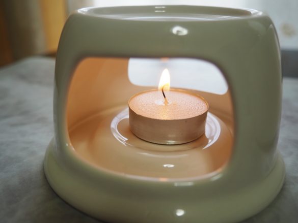 台に「ティーキャンドル」をセット。