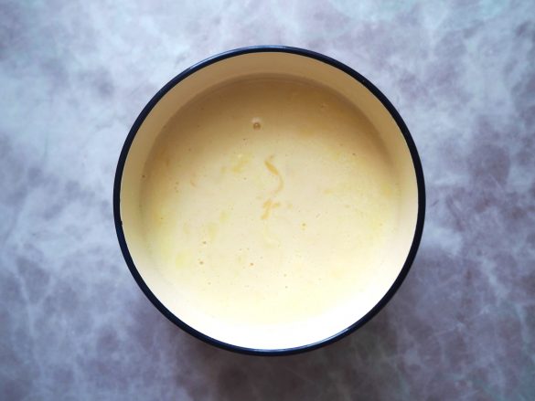 チーズフォンデュの材料加熱後