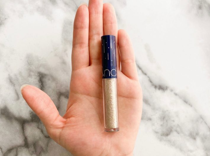 手のひらにすっぽり収まる小さめサイズ。