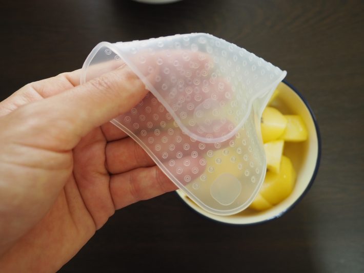 ラップ同士がくっついてもシリコンなら簡単に広げられます。