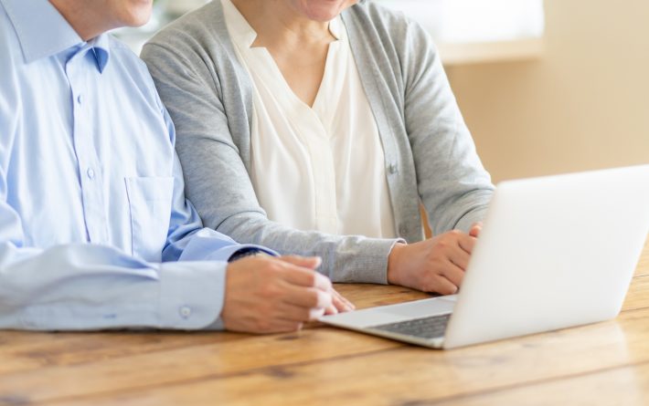 夫の進行がん発覚後、治療法に迷う日々……。がん治療も人生の選択も「正解」はない