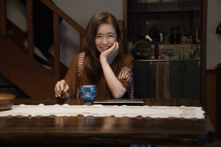 『先生、私の隣に座っていただけませんか？』真由美（風吹ジュン）