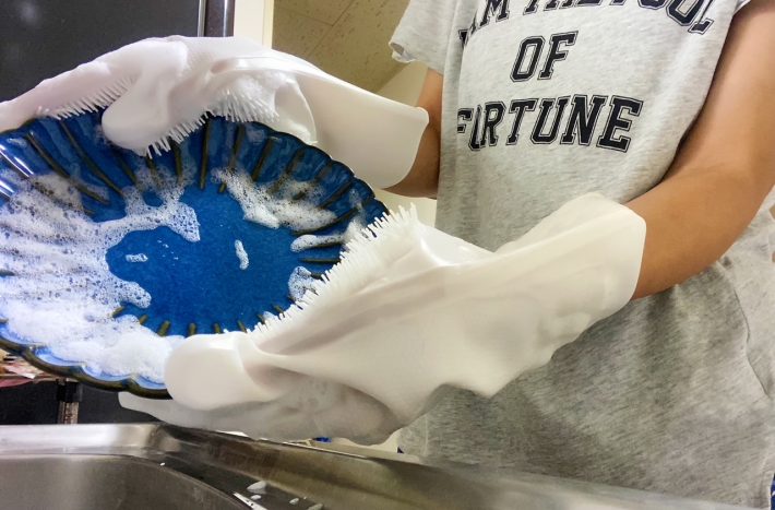 手のひらでこすって洗います。慣れるまでちょっと不思議な感覚。