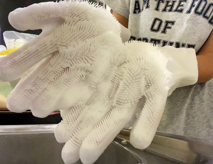 6枚洗ってもしっかりモコモコの泡のまま。