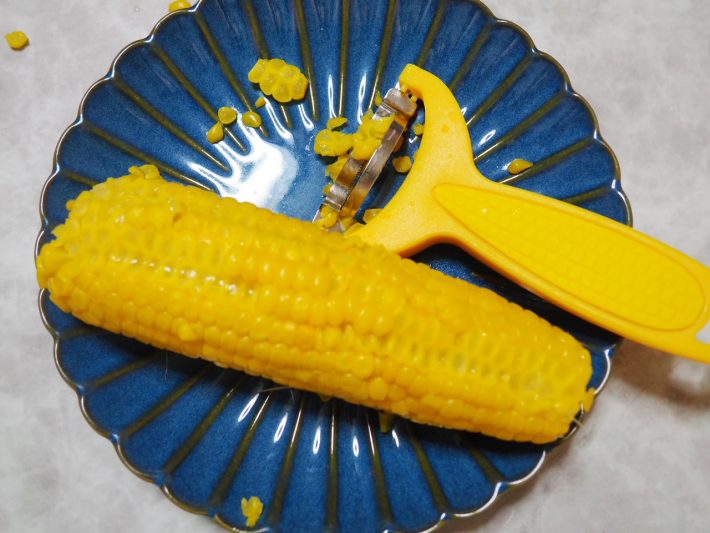 根元にうまく引っかけないと表面だけしか削ずれない。