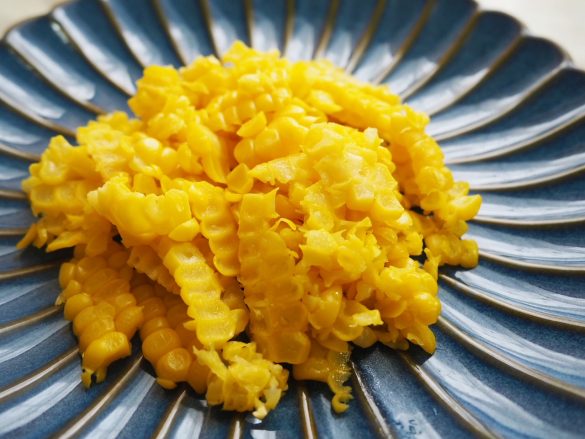 粒もあればかたまりもある。